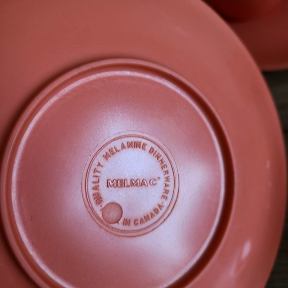 Set of 5 melamine dinnerware coral red cups and saucers. - Picture 8 of 11